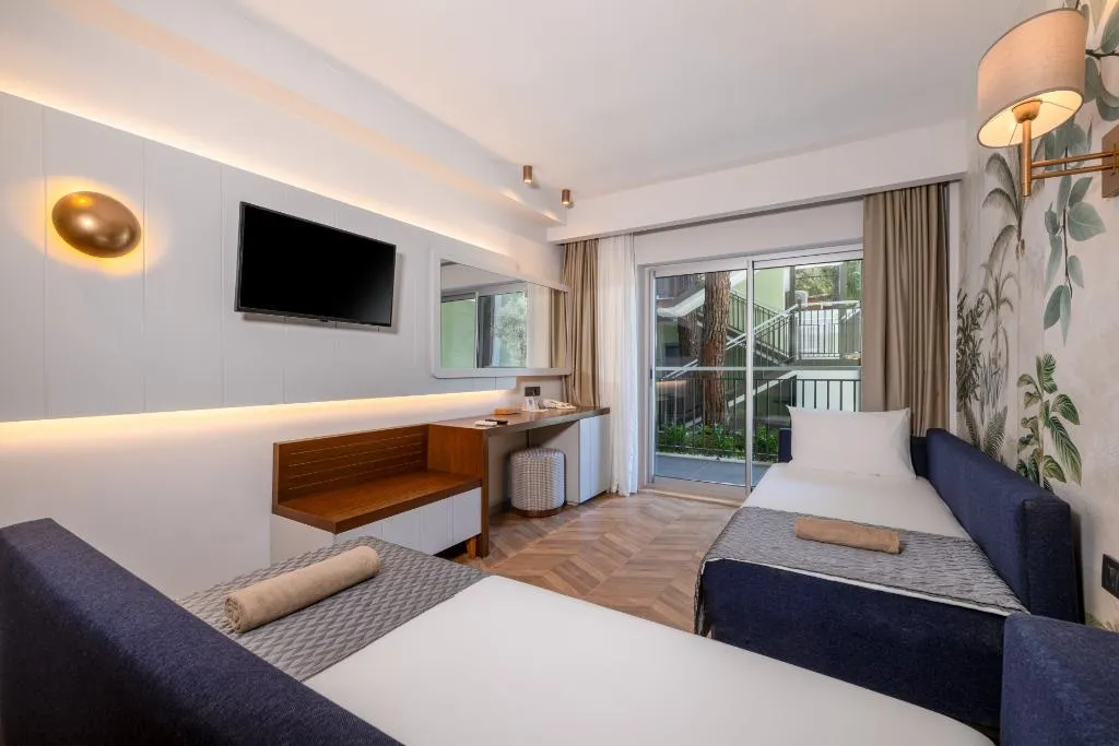 FAMILY ROOM LAND VIEW Room, Crystal Flora Pearl Collection, Antalya