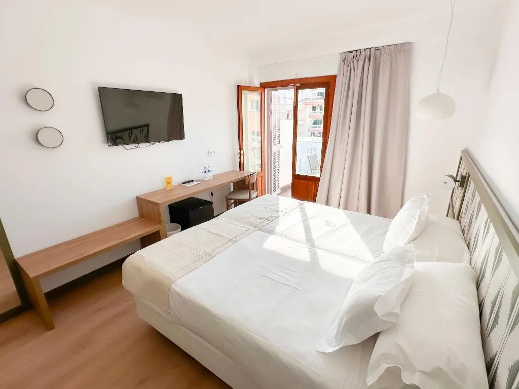 DOUBLE SUPERIOR POOL VIEW Room, Eix Alcudia Hotel +18, Majorca
