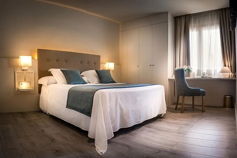 Double or Twin STANDARD Room, Hotel Pirineos Figueres by Pierre & Vacances, Costa Brava