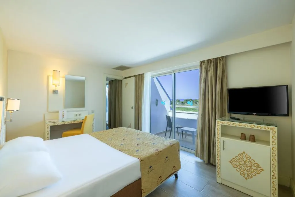 DOUBLE SIDE SEA VIEW Room, Crystal Admiral Aqua Collection, Antalya