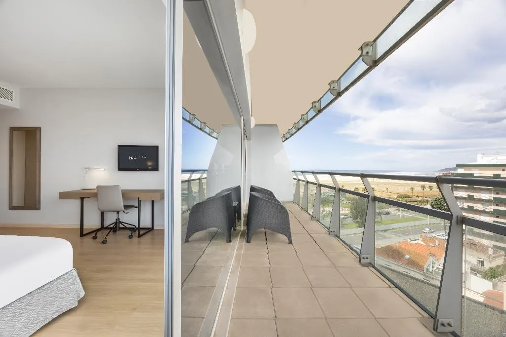 JUNIOR SUITE CAPACITY 4 Room, Eurostars Oasis Plaza, Porto