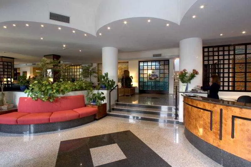 Lobby, Caravel, Naples