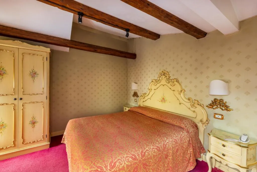 Double or Twin WITH VIEWS Room, Locanda Al Leon, Venice