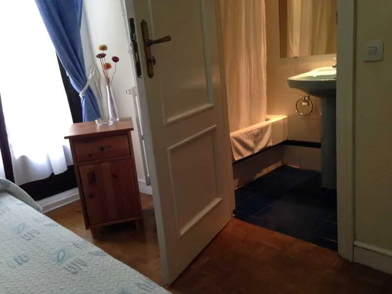 Room, Aresol, Madrid