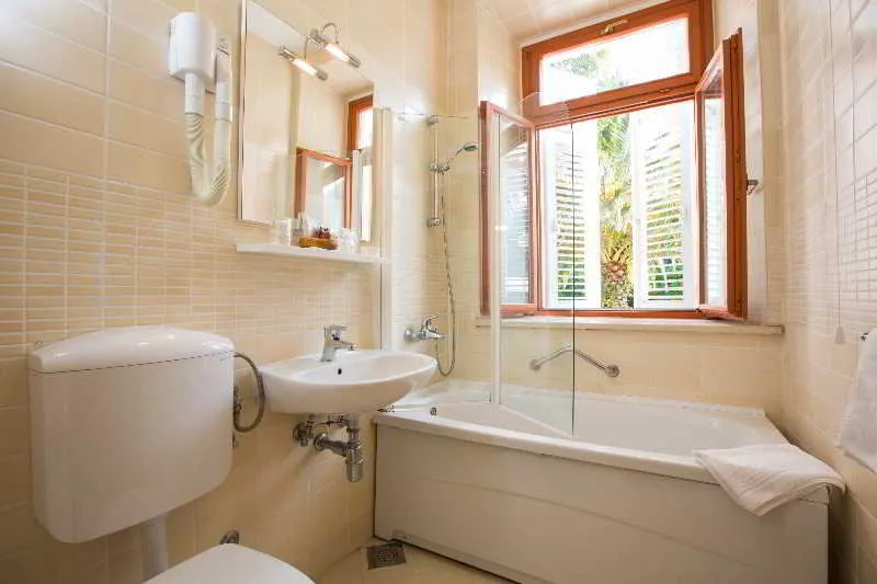 Room, Zagreb, Dubrovnik