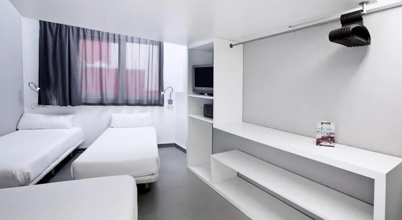 TRIPLE STANDARD Room, Melon District Poble Sec, Barcelona