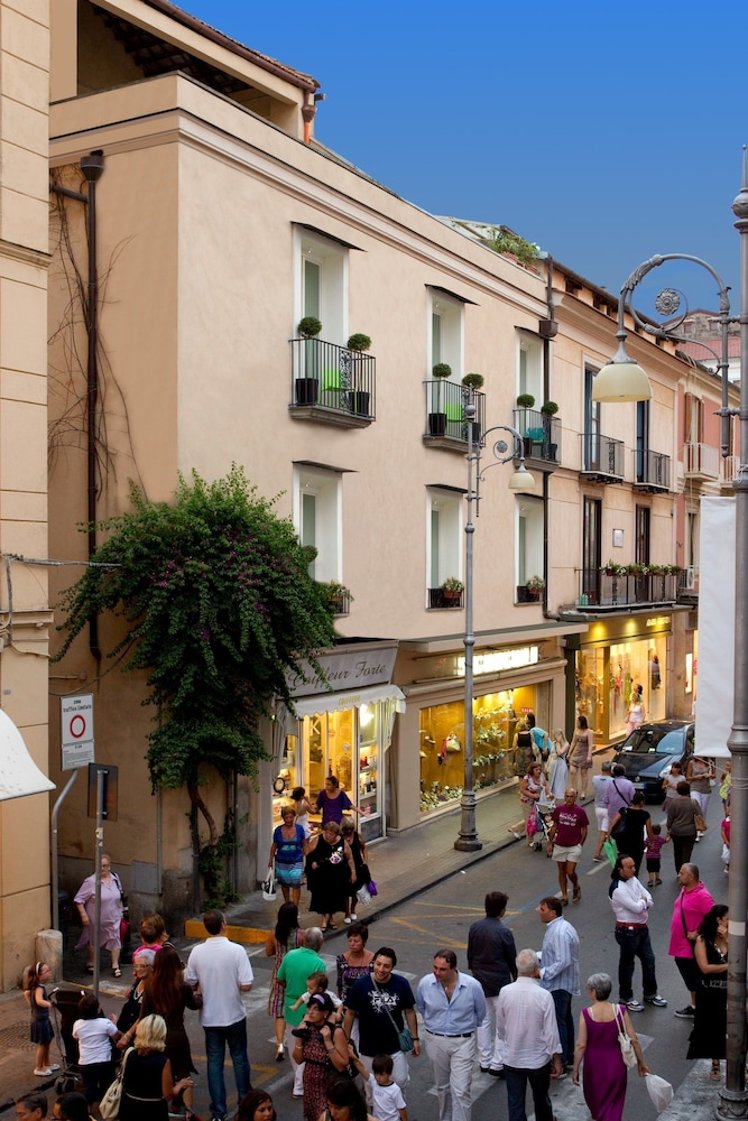 Palazzo Montefusco, Naples