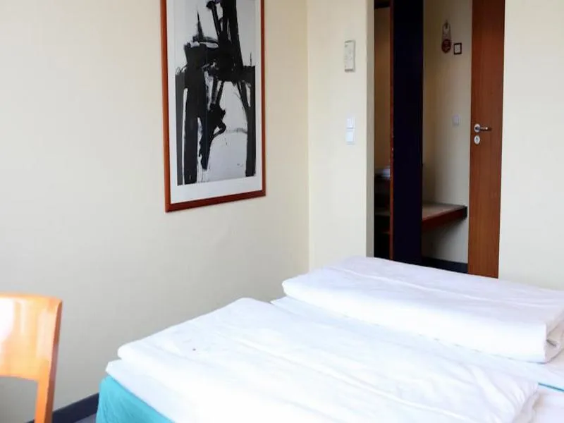 Room, Premier Inn Berlin City Süd, Berlin