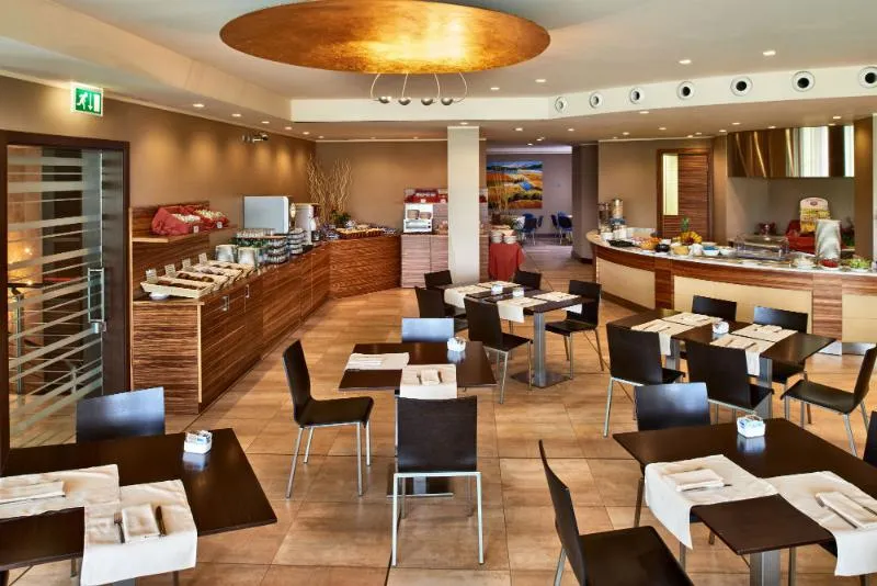 Lobby, Cruise, Milan