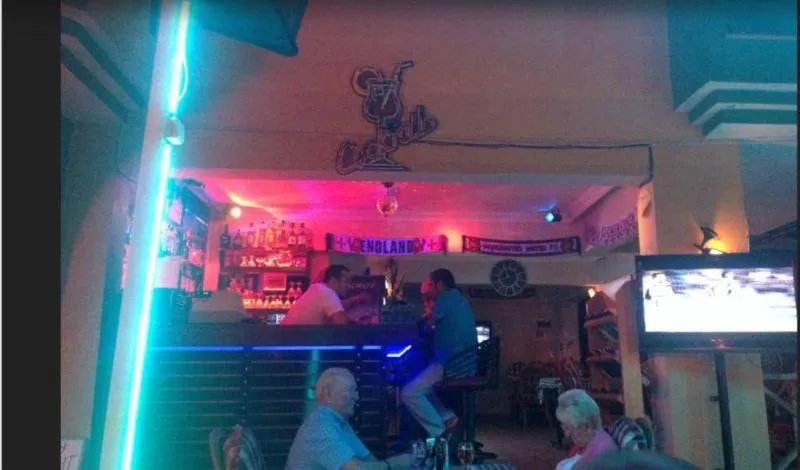 Bar, Rayon Apart, Dalaman