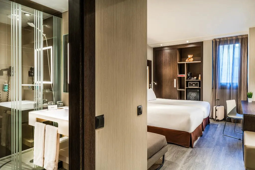 TWIN SUPERIOR Room, Novotel Madrid Center, Madrid