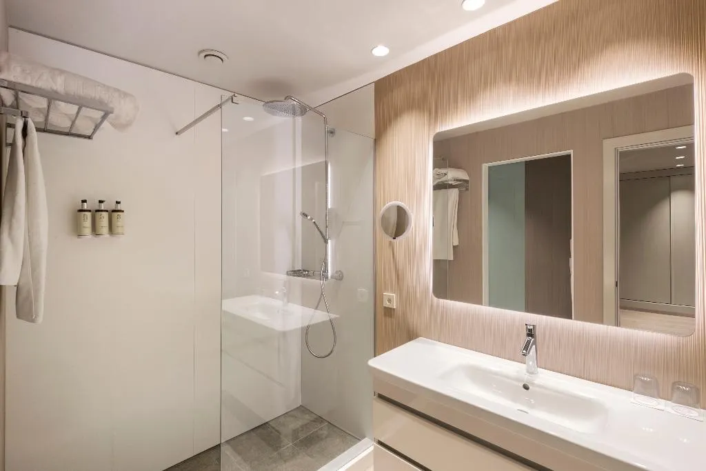 Double or Twin PREMIUM Room, Salles Hotel Malaga Centro, Costa Del Sol