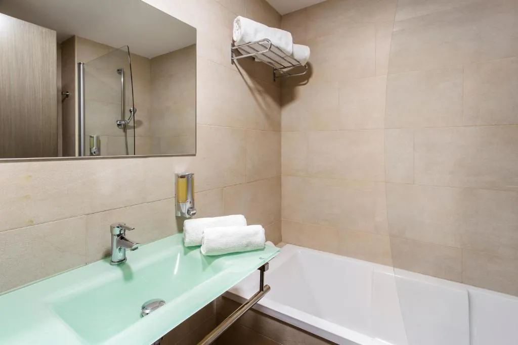 DOUBLE STANDARD Room, B&B HOTEL Barcelona Rubí, Barcelona