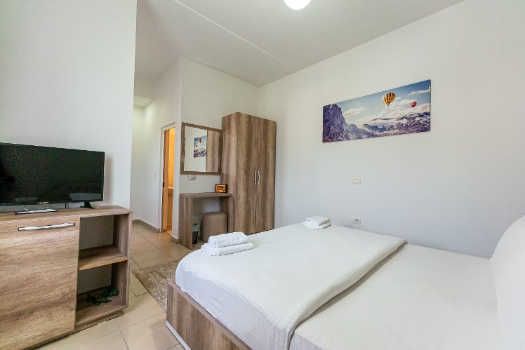 Prince Hotel, Kavaje