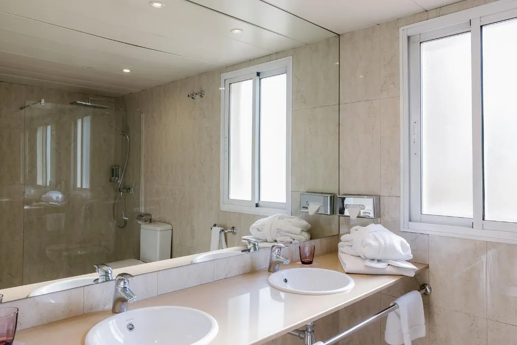 JUNIOR SUITE STANDARD Room, Hotel Castellon Center Affiliated by Melia, Valencia