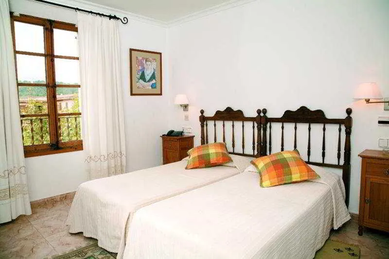 Room, Juma, Majorca