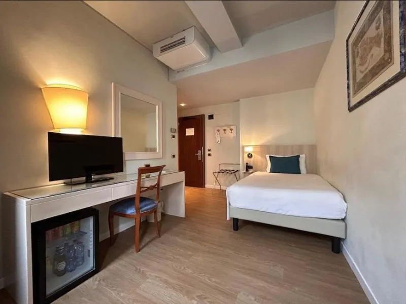 SINGLE STANDARD Room, Hotel Plaza Venice, Venice