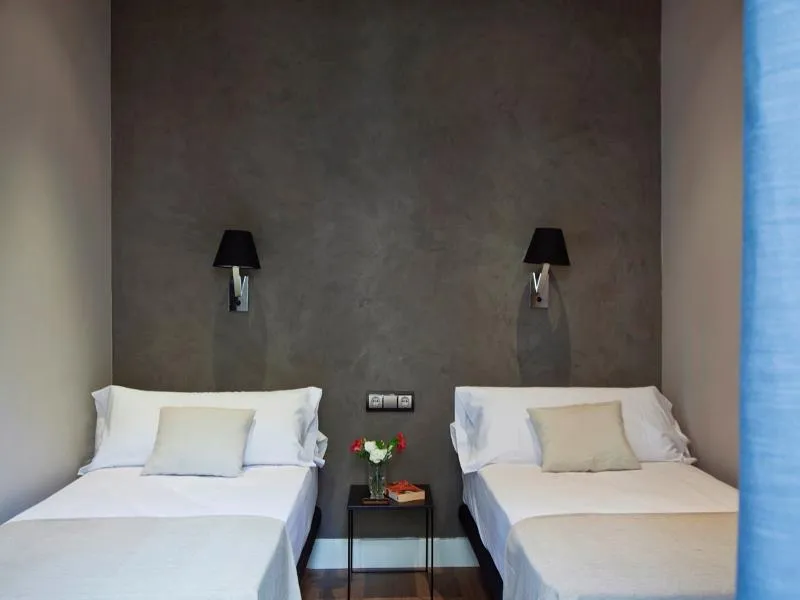 APARTMENT CAPACITY 6 Room, AinB Eixample-Miro Apartments, Barcelona