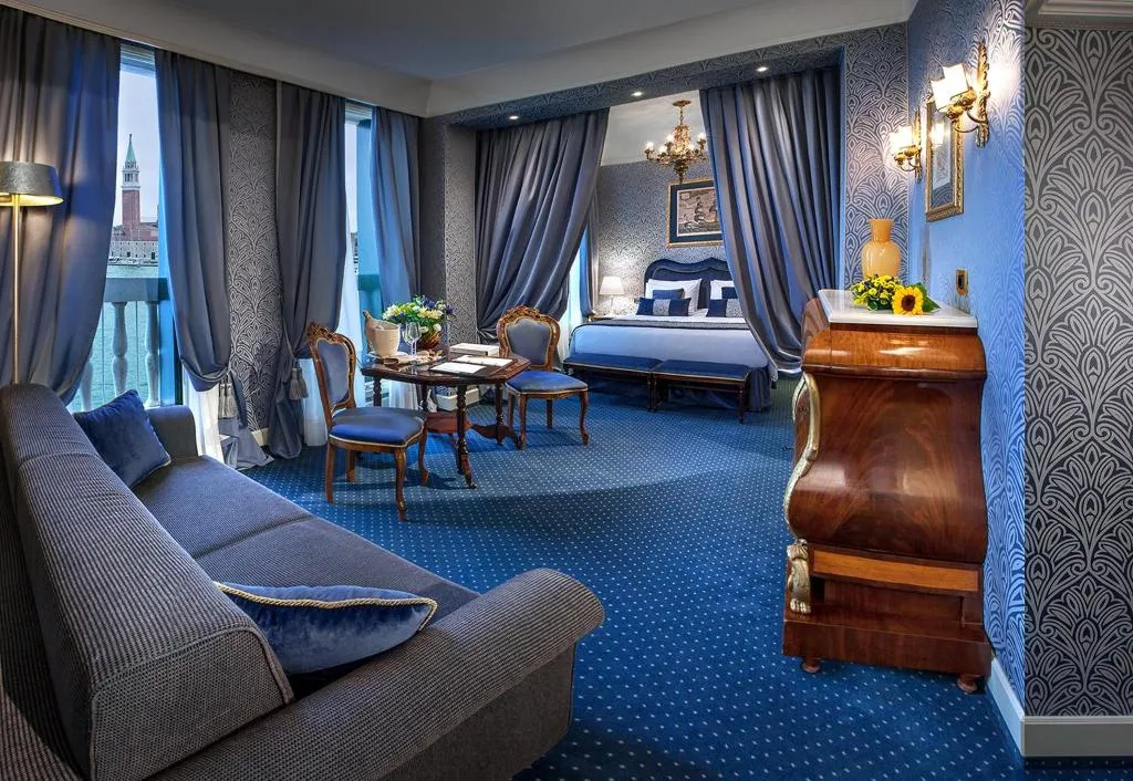 JUNIOR SUITE LAGOON VIEW Room, Londra Palace Venezia, Venice