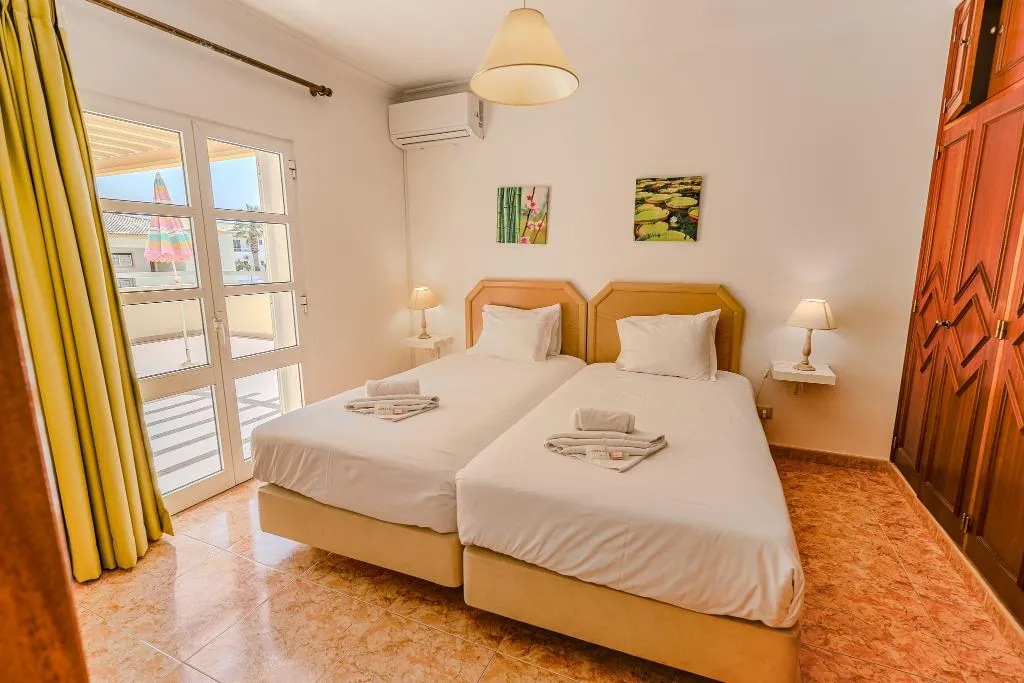 APARTMENT CAPACITY 7 THREE BEDROOMS Room, Benvindo Apartamentos by Umbral, Algarve