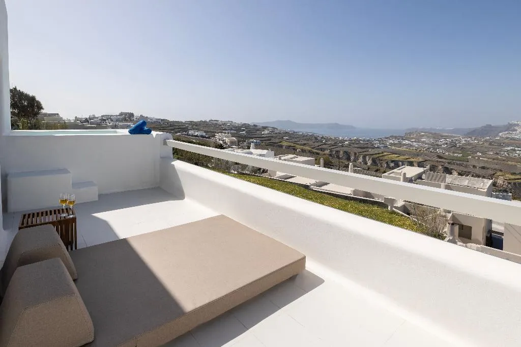 SUITE DELUXE GARDEN VIEW Room, Zannos Melathron Hotel By Omilos Hotels, Santorini
