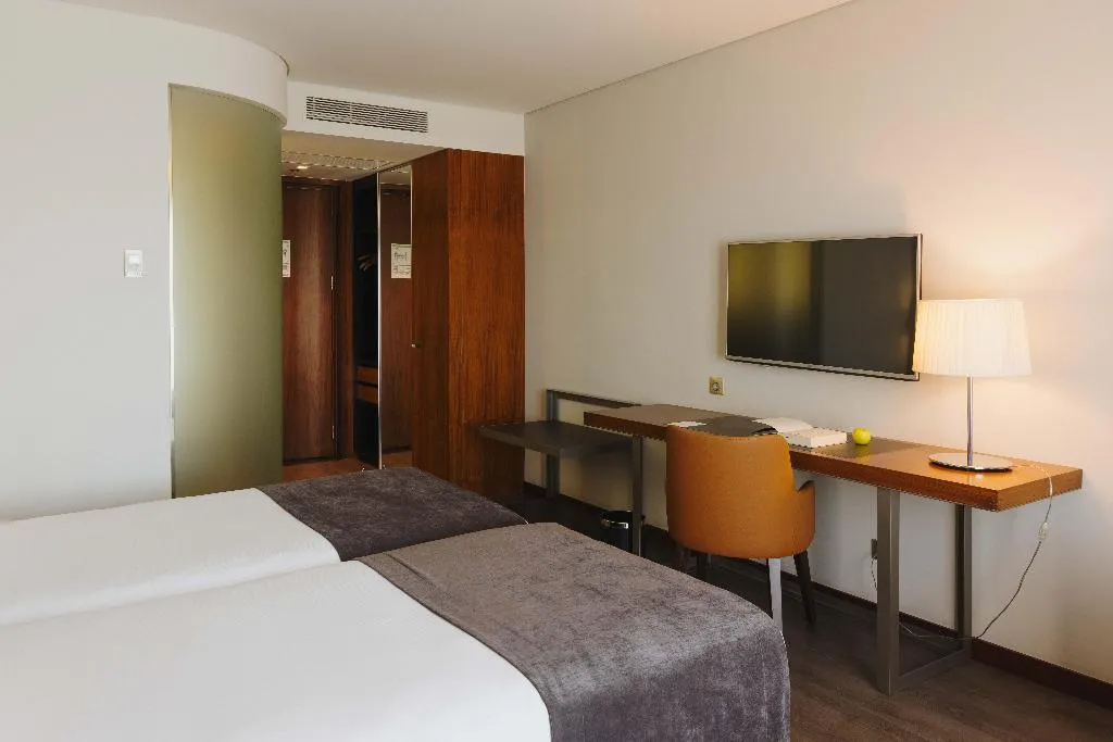 Double or Twin STANDARD Room, Timbre Heroismo, Porto