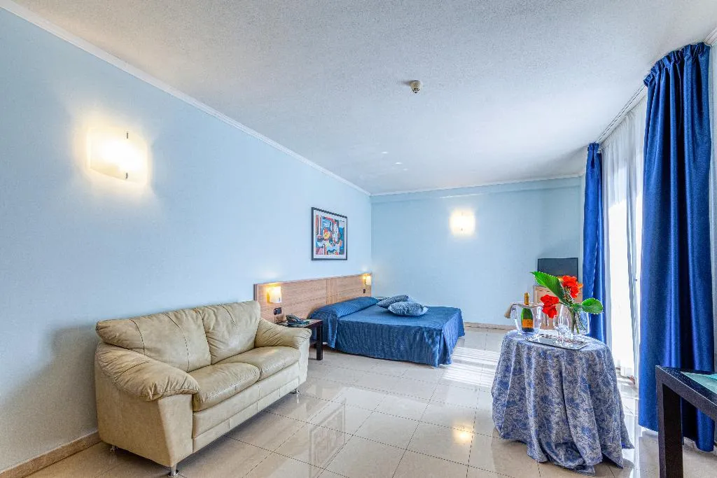 QUADRUPLE STANDARD Room, Le Torri Hotel, Cagliari