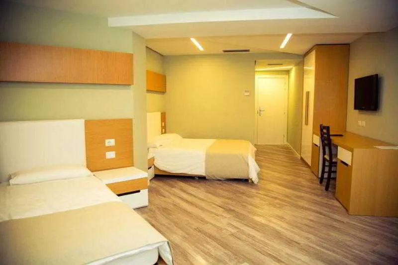 Room, Bologna, Kavaje