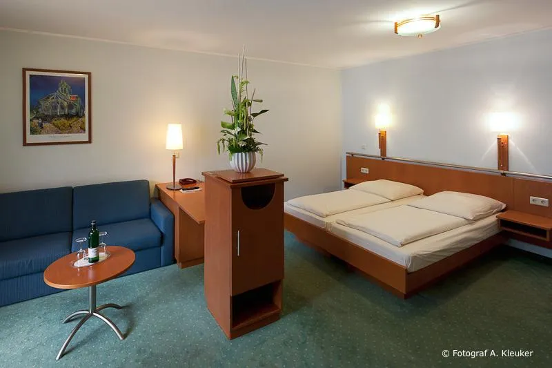 QUADRUPLE STANDARD Room, Air in Berlin Hotel, Berlin