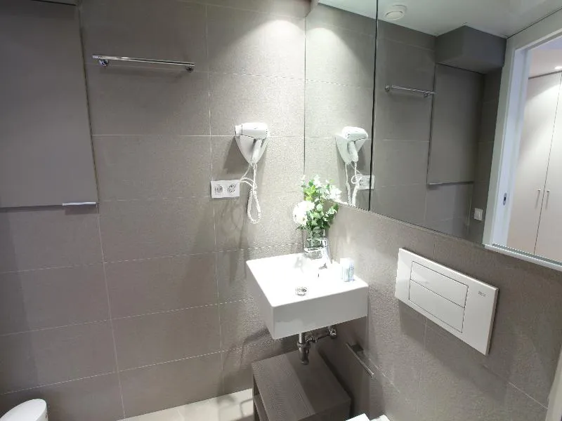APARTMENT CAPACITY 4 ONE BEDROOM Room, MH Apartments Urban, Barcelona