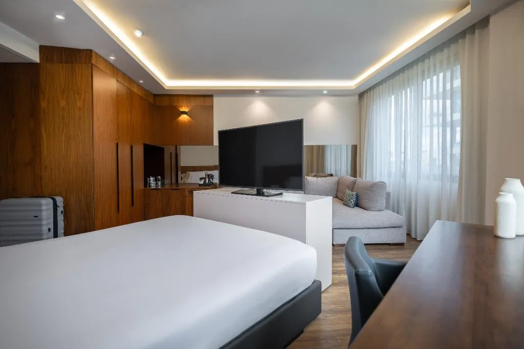 JUNIOR SUITE QUEEN SIZE BED Room, SB Icaria Barcelona, Barcelona