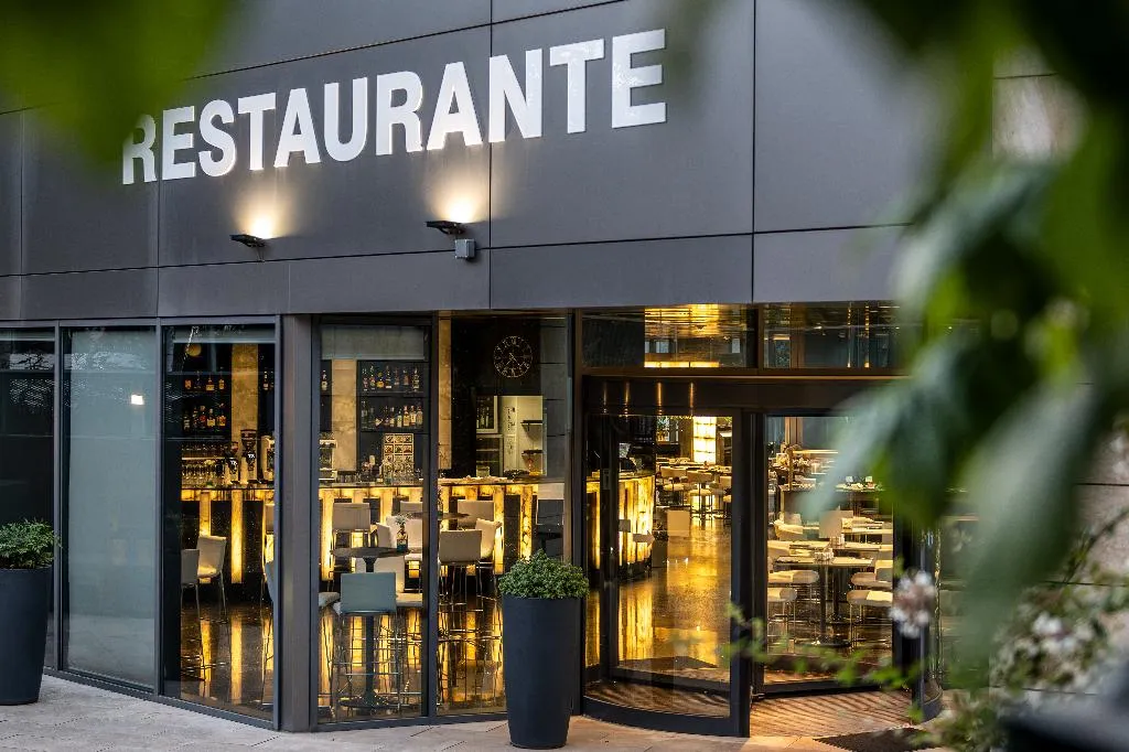 Restaurant, Santos Maydrit Airport, Madrid