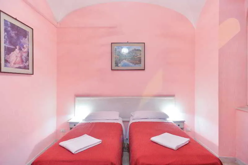 Room, B & T Rooms Trani, Naples