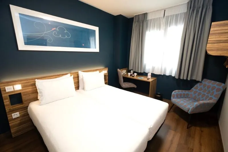 TWIN CAPACITY 2 Room, Travelodge Madrid Metropolitano, Madrid