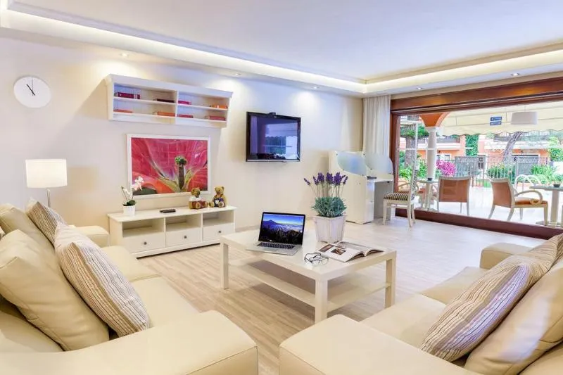 Sports and Entertainment, Apartamentos Ambassador, Tenerife