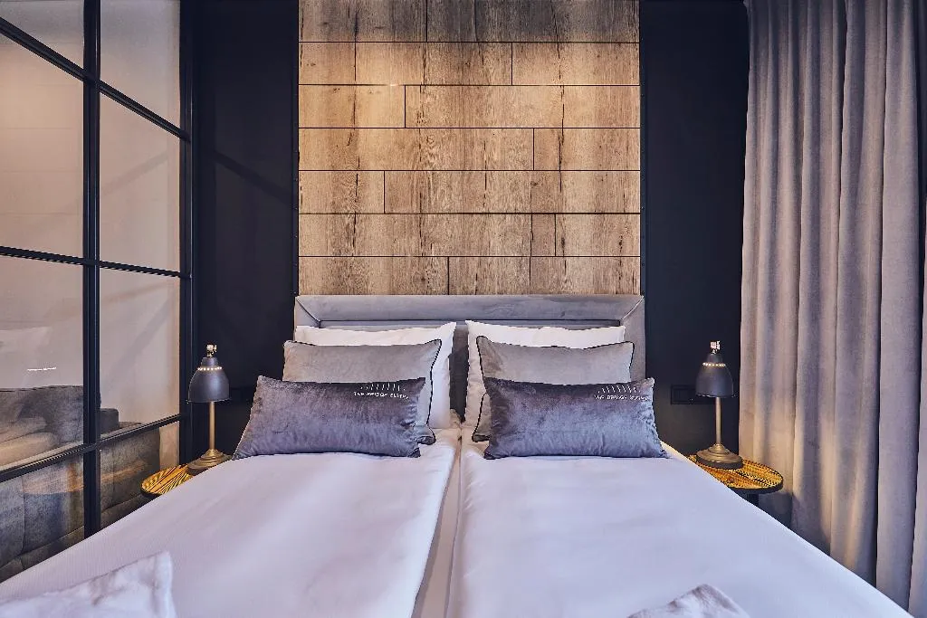 DOUBLE SUPERIOR Room, The Bridge Suites, Krakow