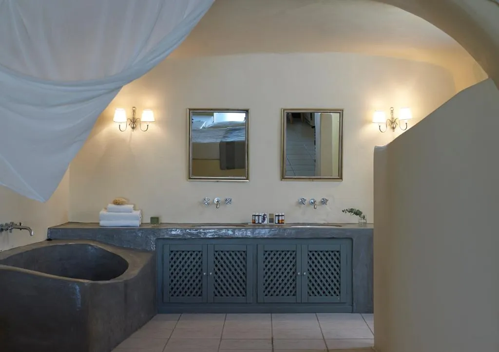 SUITE DELUXE Room, Zannos Melathron Hotel By Omilos Hotels, Santorini