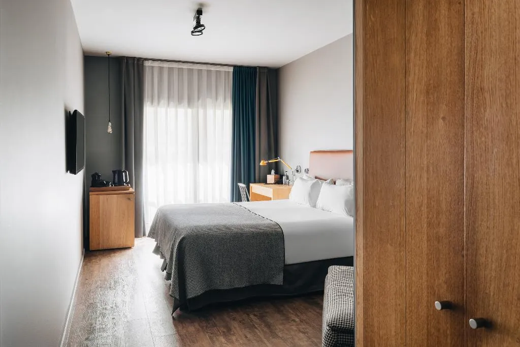 TRIPLE STANDARD Room, Uma House by Yurbban Trafalgar, Barcelona