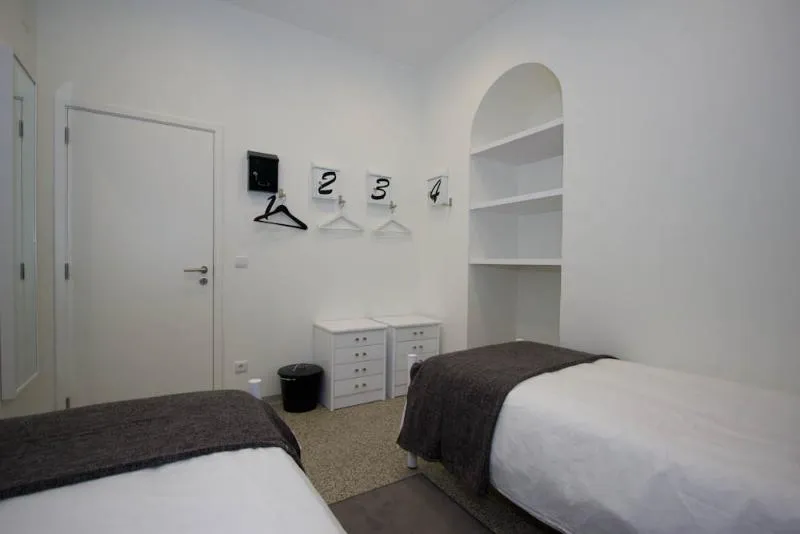 DOUBLE SINGLE USE INNER Room, Turismo do Seculo, Lisbon