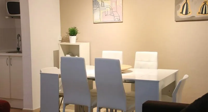 APARTMENT SUPERIOR CAPACITY 4 Room, Travessera Parc Guell Apartamentos, Barcelona