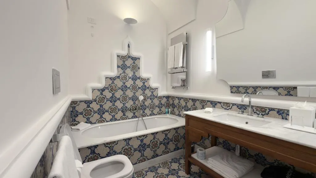 SUITE EXECUTIVE SEA VIEW Room, Grand Hotel Europa Palace, Naples