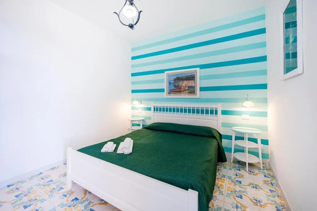 APARTMENT STANDARD Room, Marina del Cantone Chalet, Naples