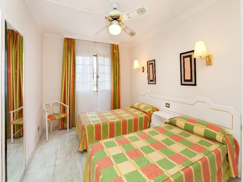 APARTMENT CAPACITY 5 TWO BEDROOMS Room, Apartamentos Casablanca, Tenerife