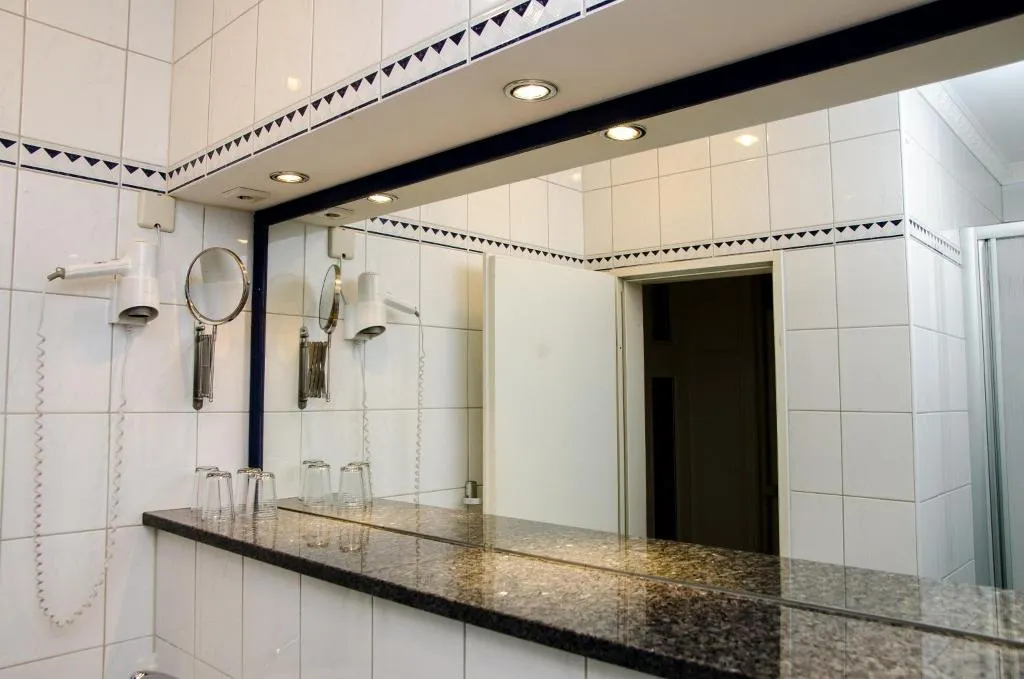 TRIPLE STANDARD Room, Astrid, Berlin