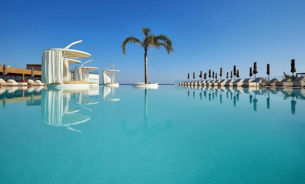 Sports and Entertainment, Enorme Santanna Island, Crete