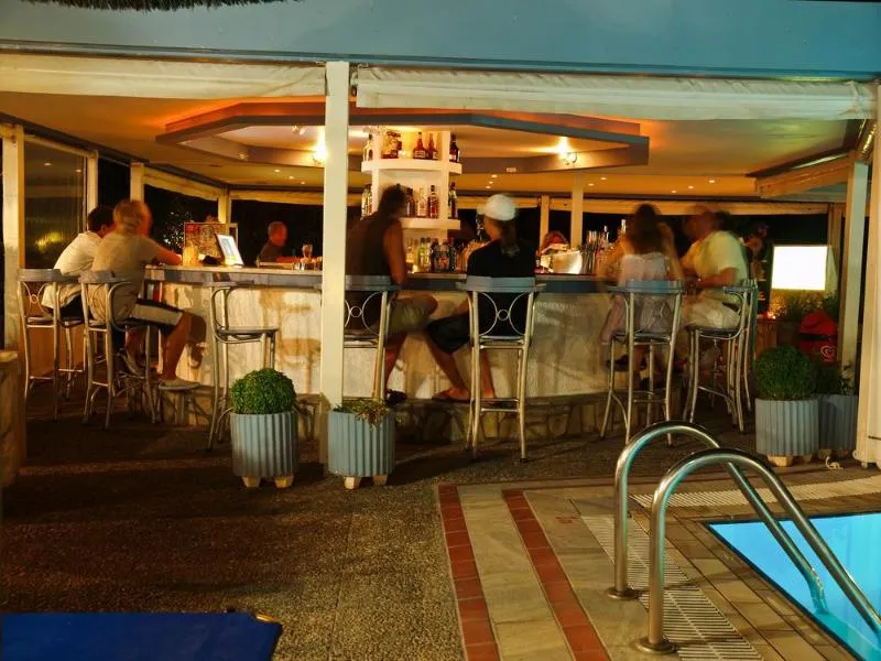 Bar, Muses, Skiathos