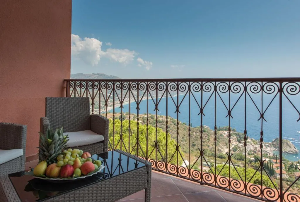 DOUBLE SUPERIOR SEA VIEW Room, Grand Hotel Miramare, Taormina