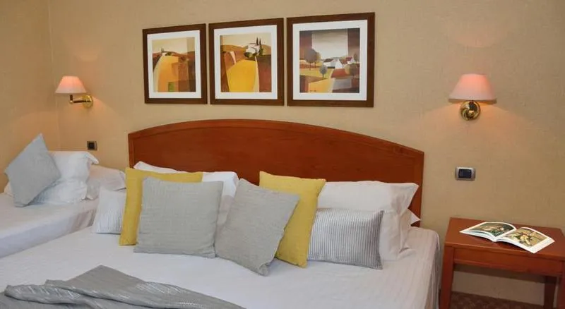TRIPLE STANDARD Room, Hotel Lloyd Roma, Rome