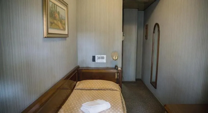 SINGLE STANDARD Room, Accursio, Milan