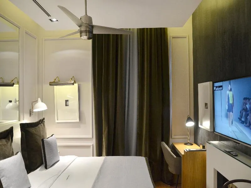 DOUBLE WITH VIEWS Room, Browns Central Hotel, Lisbon